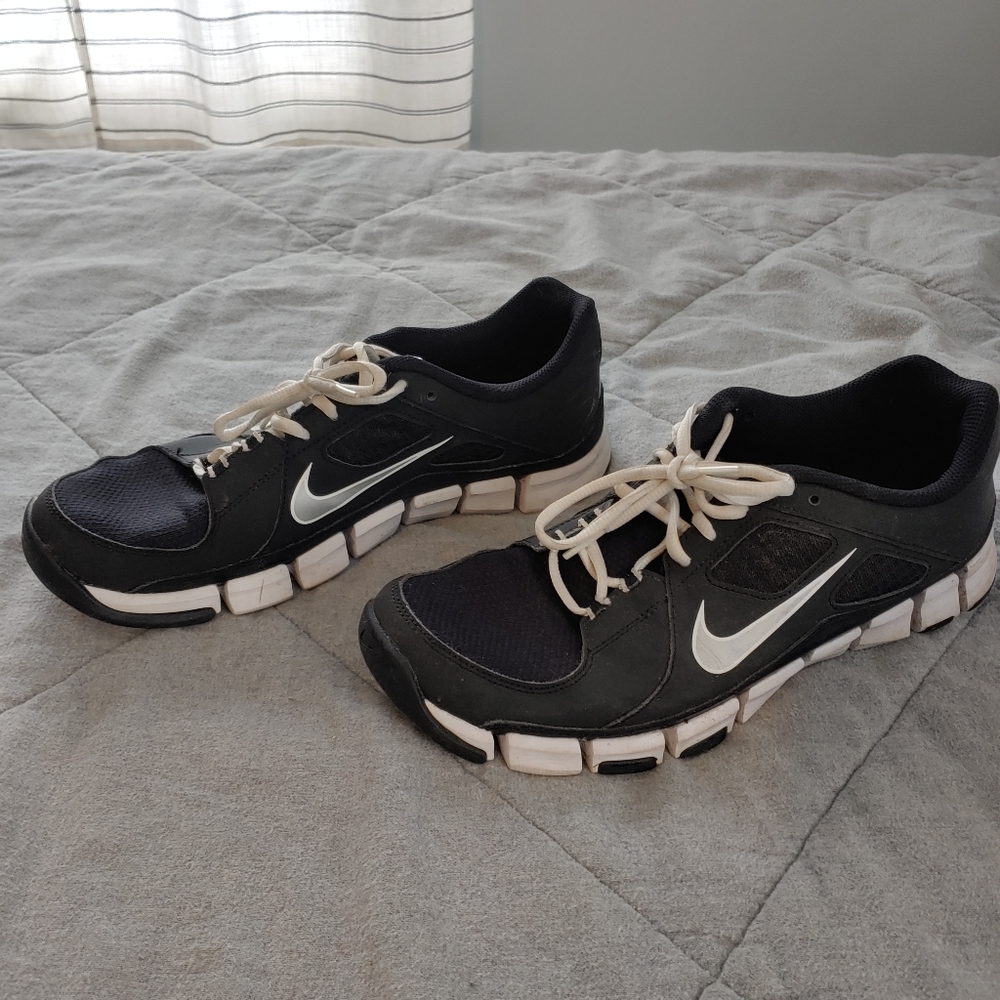 Men's NIKE size 10.5 running shoe